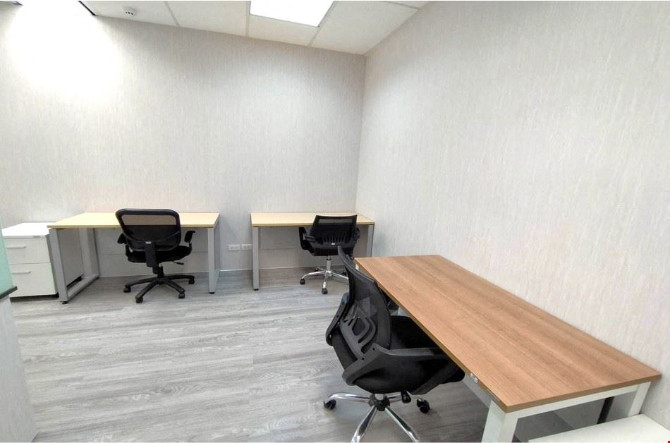 Linuxx Serviced Offices - Emporium Tower 10th Floor