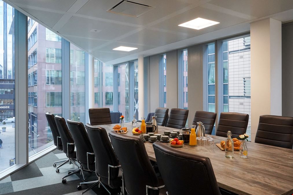 Avenue HQ - St Paul's Square