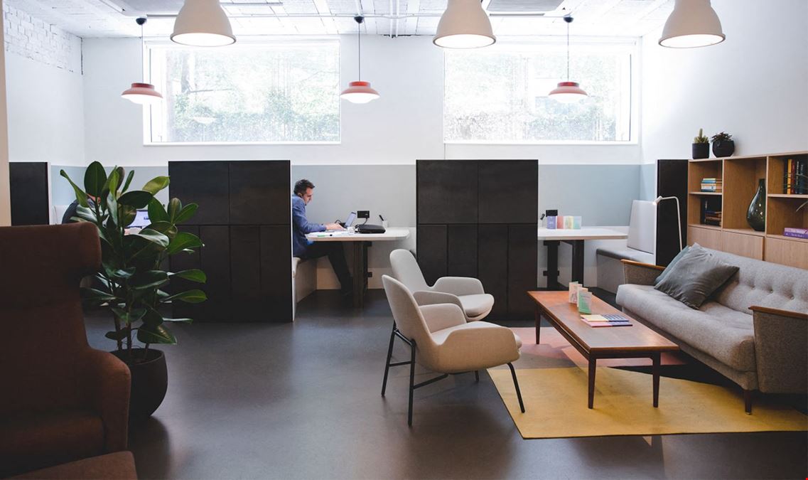 Fora - Lloyd's Avenue