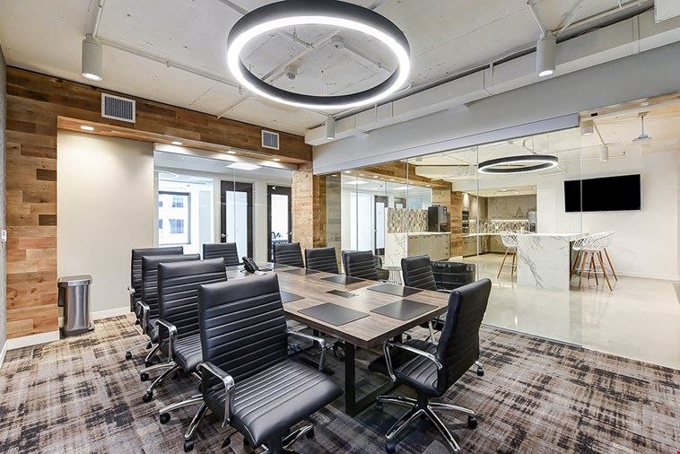 10 Person Meeting Room