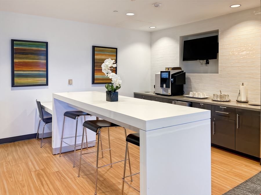 Regus - Long Beach – Landmark Square