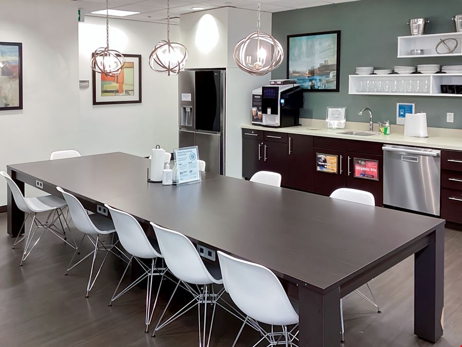 Regus - Toronto - Queen & Bay