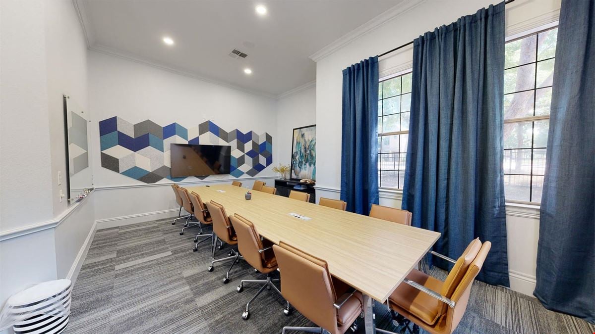Large Conference Room - Seats 14
