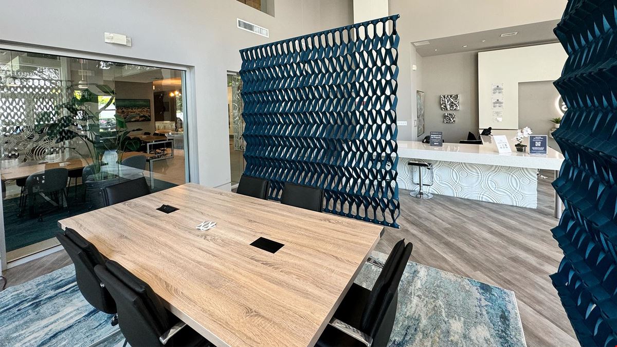 Apt CoWork at Cottonwood Bayview