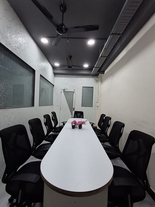 Universe co-works