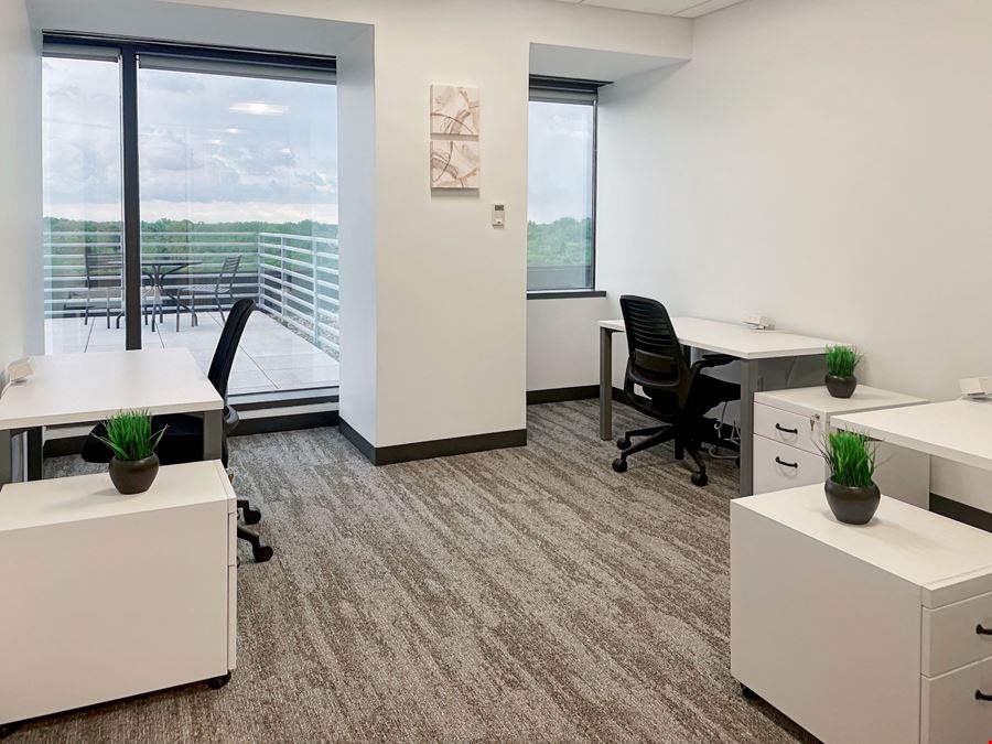 IL, Westmont - Oakmont Plaza Drive