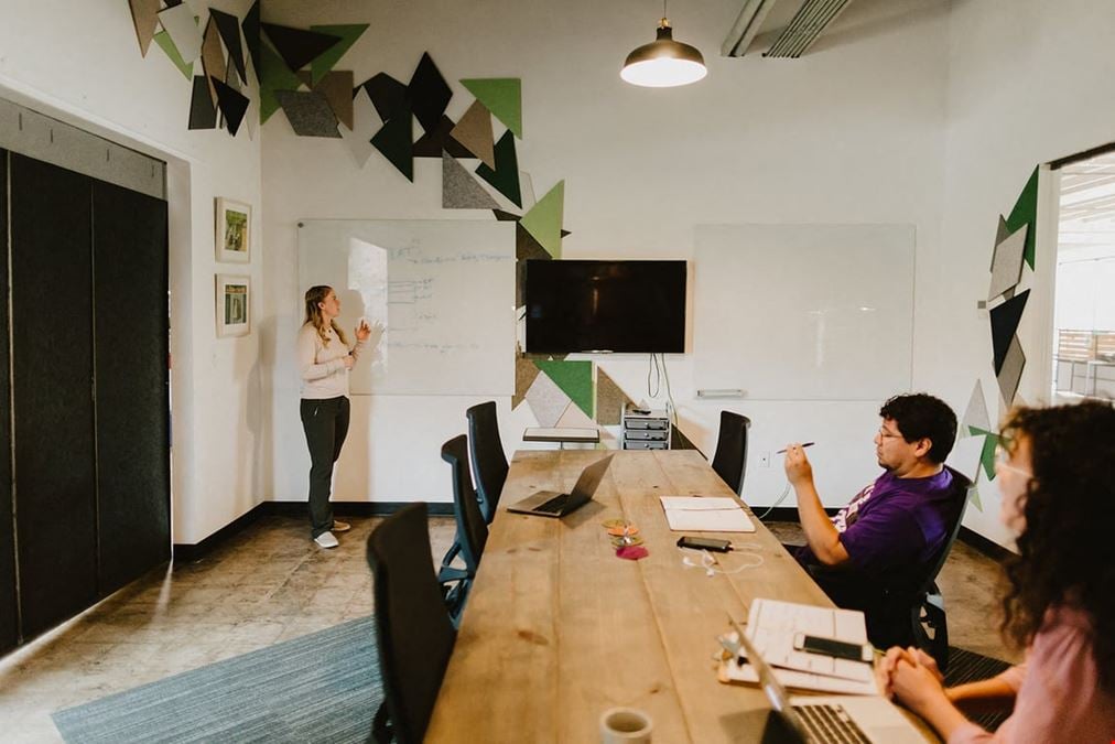 Flight Room: Creative 6-Person Meeting Room With Natural Light