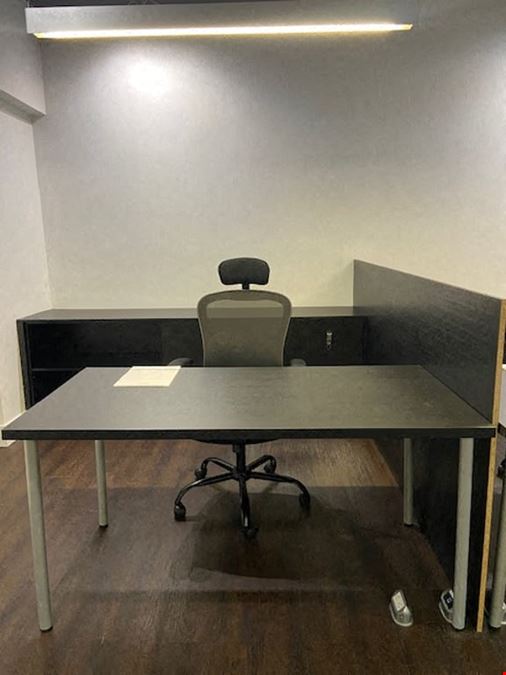 Bureau 1 / Desk Space 1