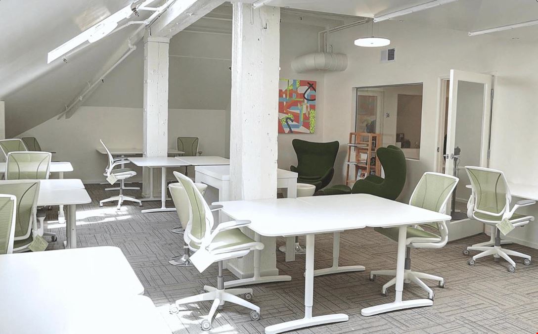 Large Private Office (up to 14-18 people)