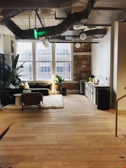 Common Desk - 6th & Congress