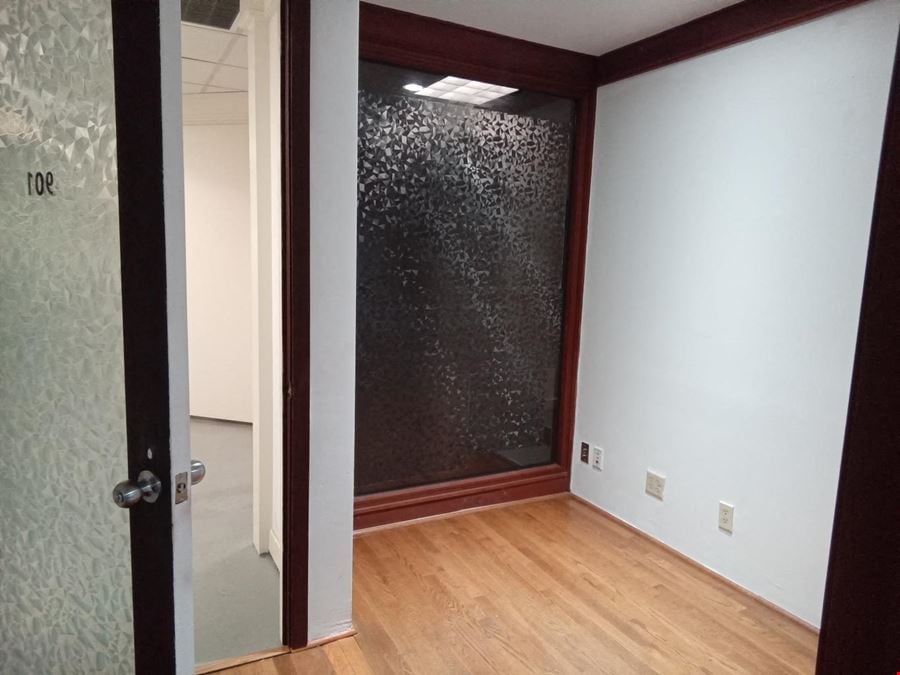 Suite 901