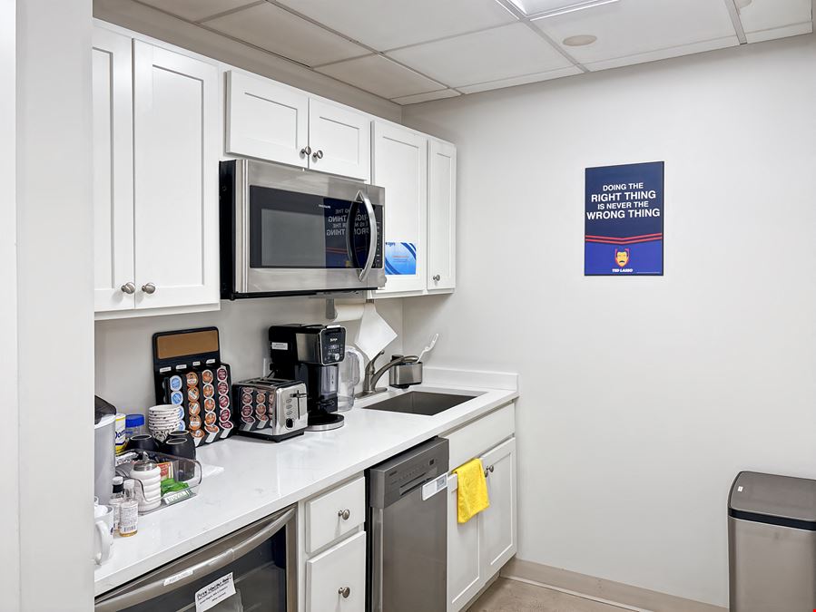 IL, Grayslake - N Atkinson Rd