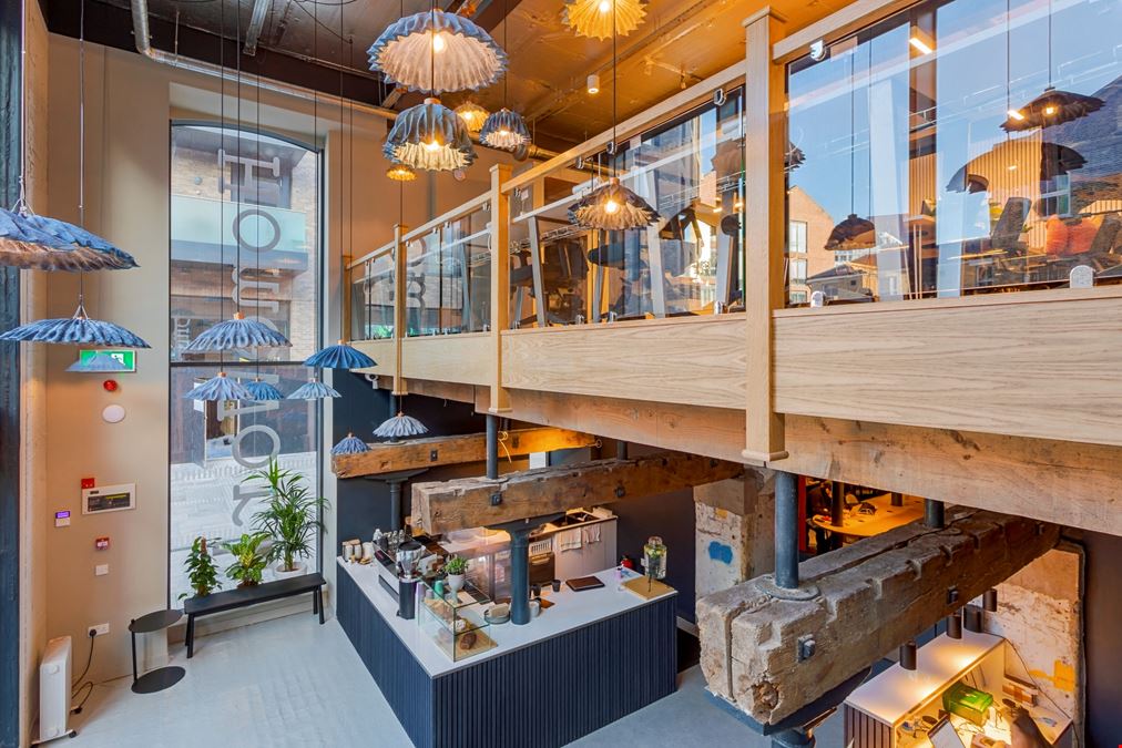 London, Bubbling Well Square