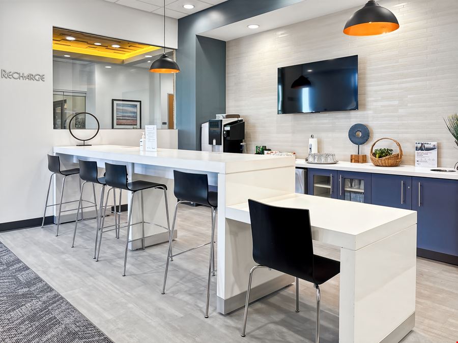 Regus - Naperville - Main Street Promenade