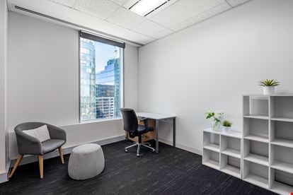 Regus - Indianapolis - E Washington Street