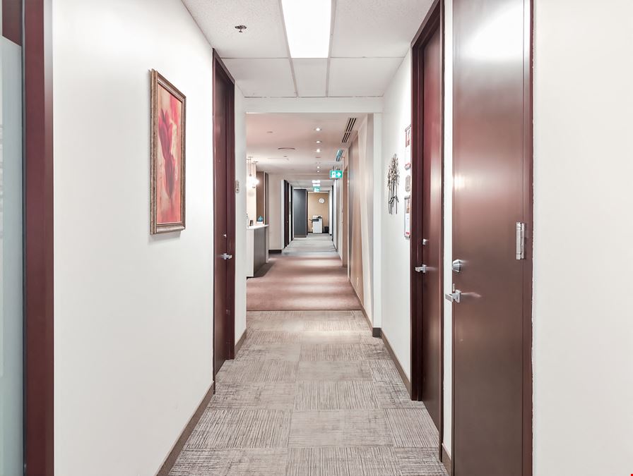Regus - Montreal - Cathcart & McGill
