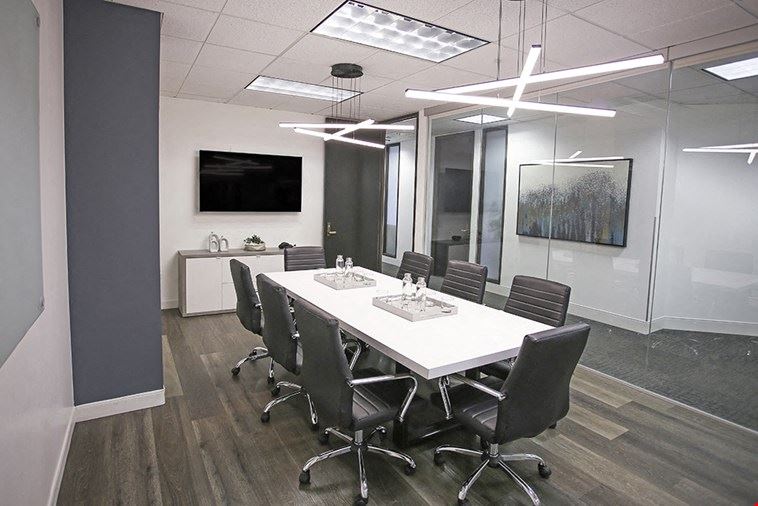8 Person Meeting Room - Large