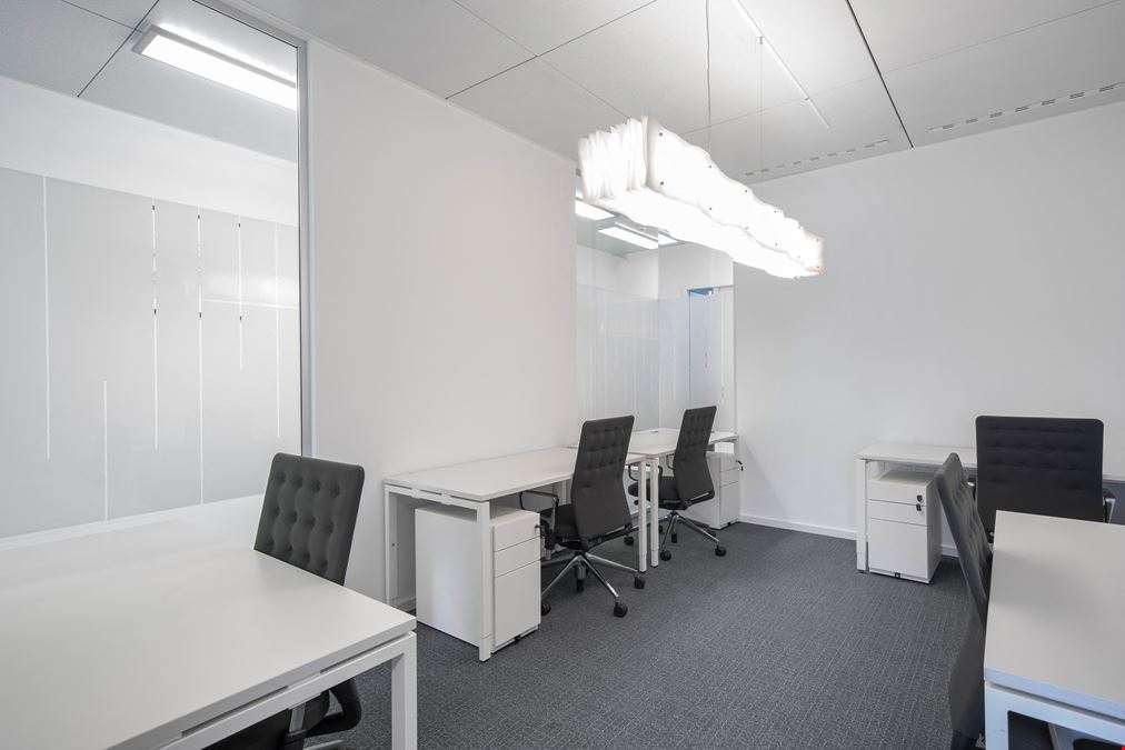 Regus - The Squaire Business Center