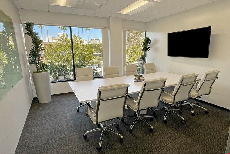 8 Person Meeting Room - 120 -2nd Flr - Medium