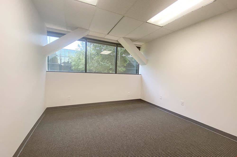 Workstyle Flexible Spaces - 10000 North 31st Avenue
