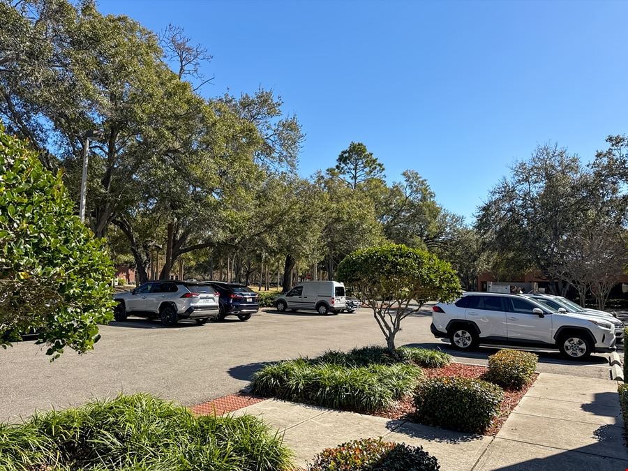 Regus - Tampa - Woodland Corporate Center