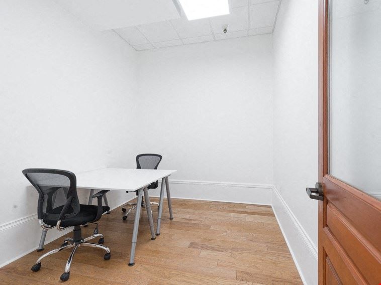 Expansive Day Office