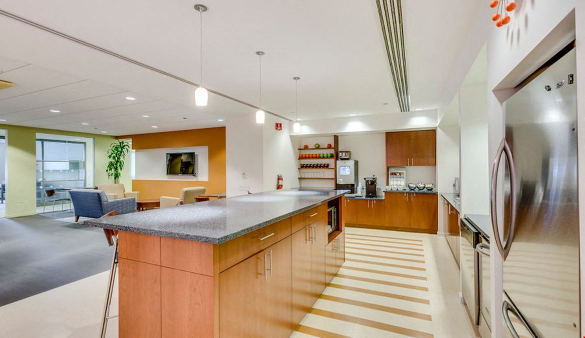 Carr Workplaces - AON Center Chicago