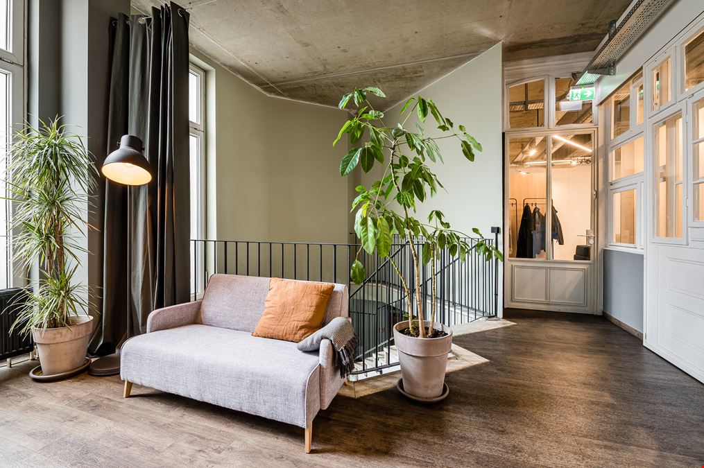 THE GATE BERLIN - TOR 177 Back