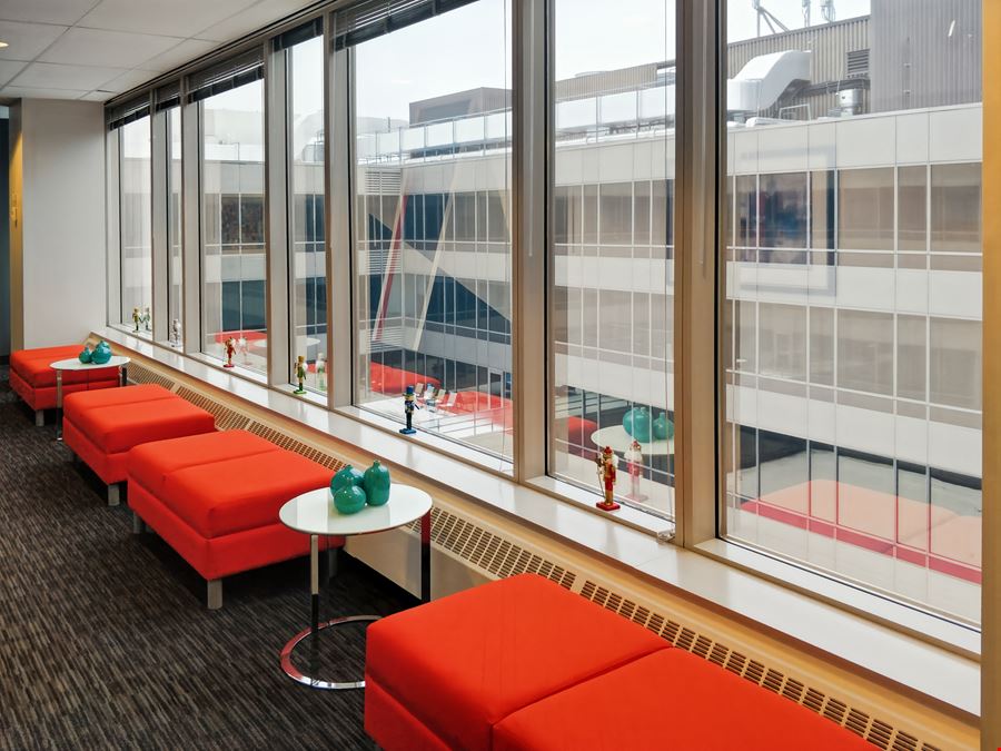 ON, Toronto - Yonge and Lawrence