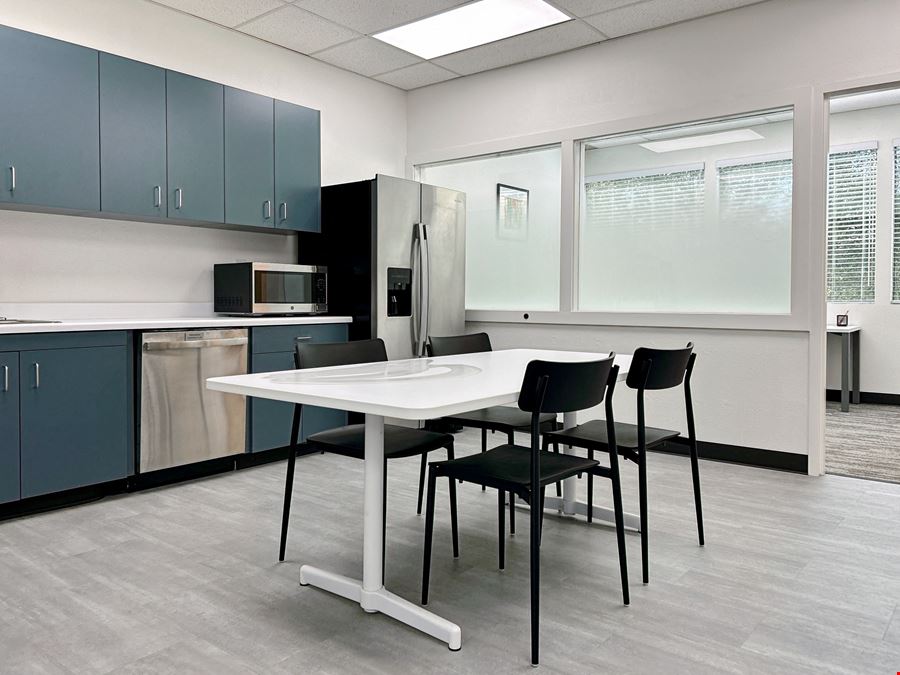 CA, Santa Rosa - Neotomas Ave