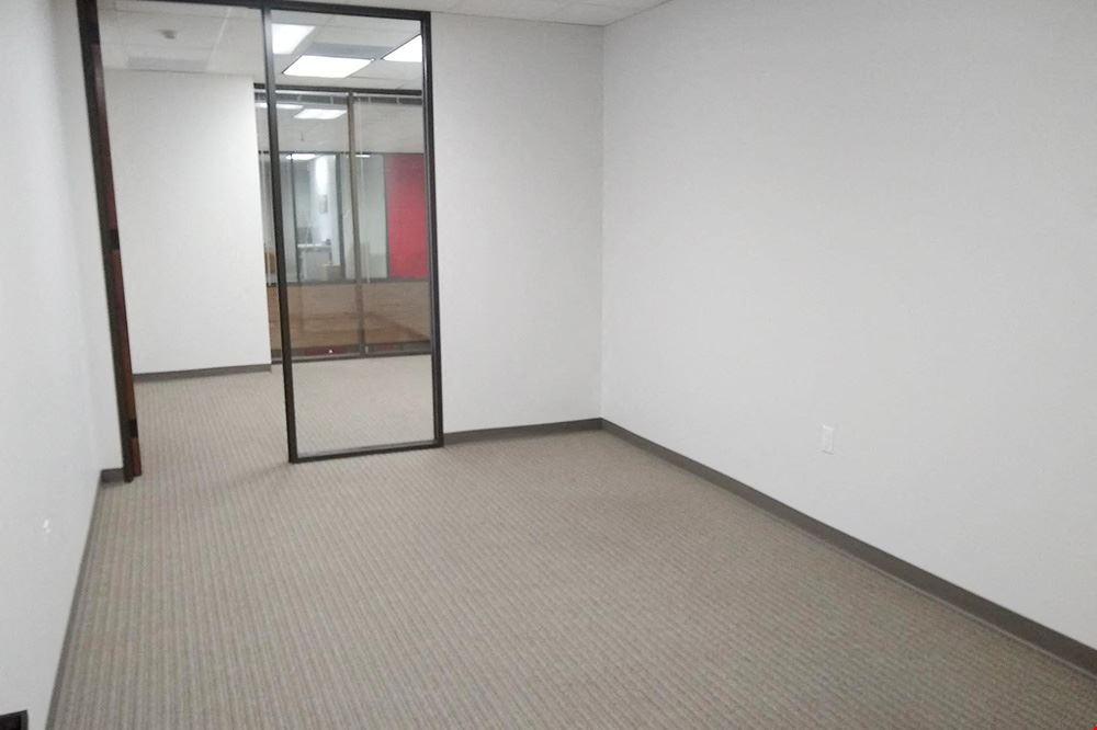 Workstyle Flexible Spaces - 7676 Hillmont