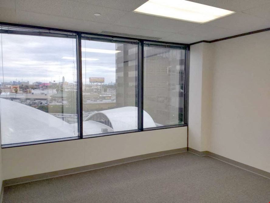 7322-7324 Southwest Freeway