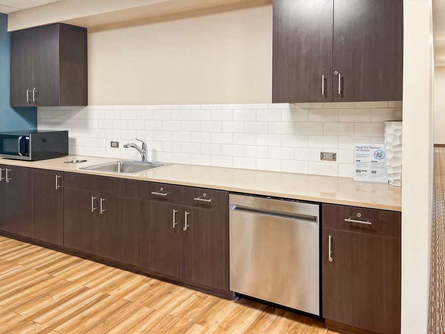 PA, Center Valley - Saucon Valley Plaza