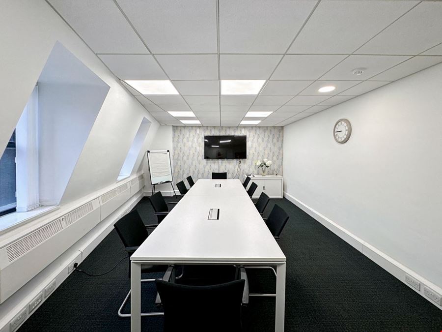 Regus - Cloth Market