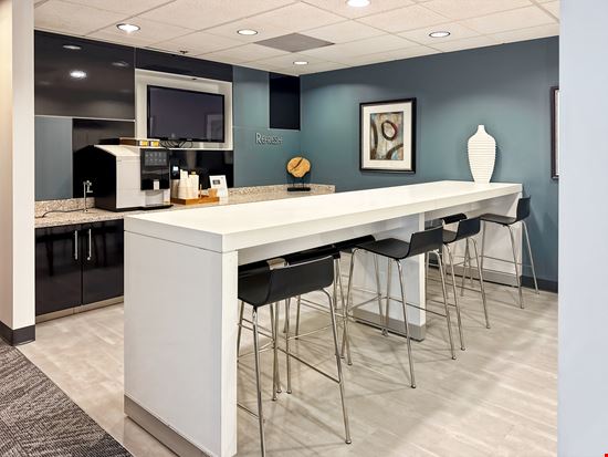 CA, Ontario - One Lakeshore