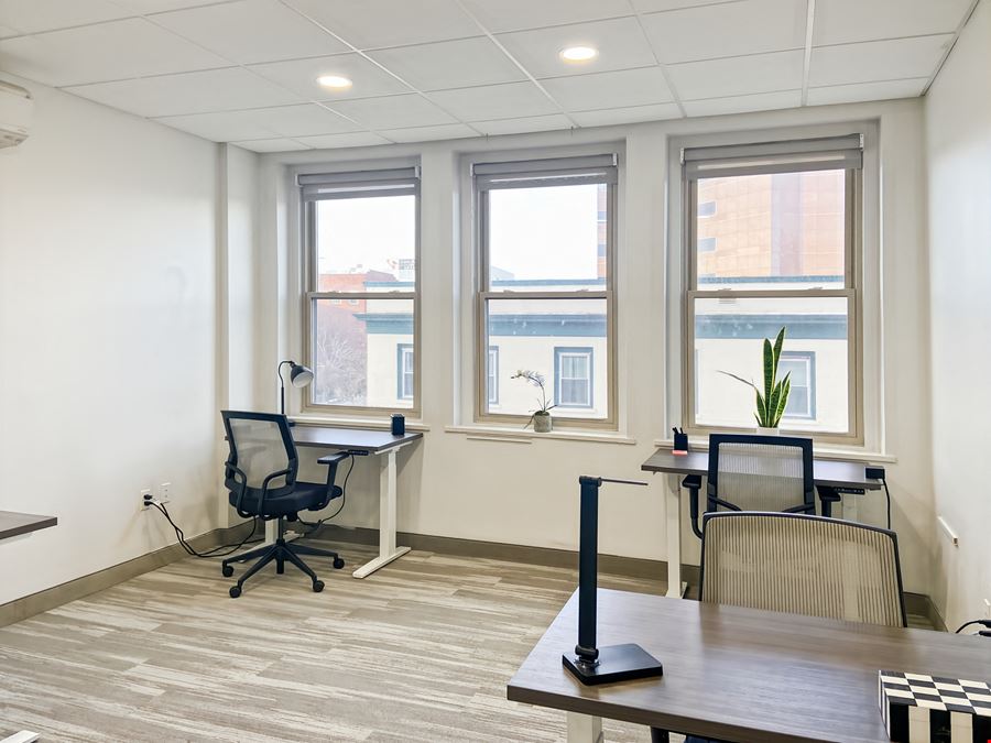 Regus - Manchester - 1087 Elm Street