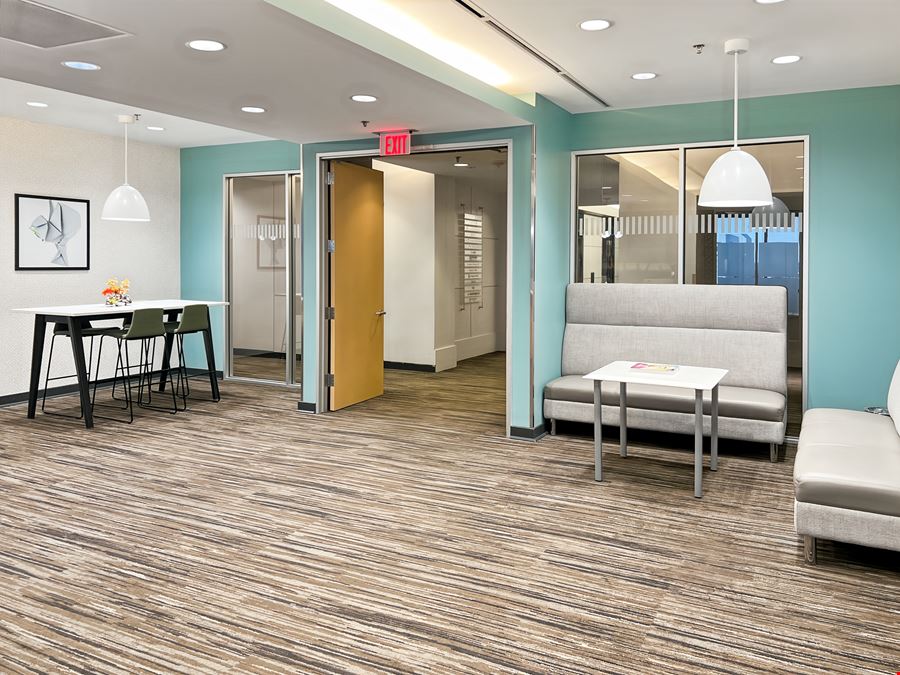 KS, Overland Park - Lighton Tower