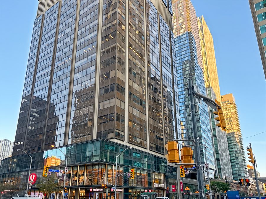 ON, Toronto - Bloor and Yonge