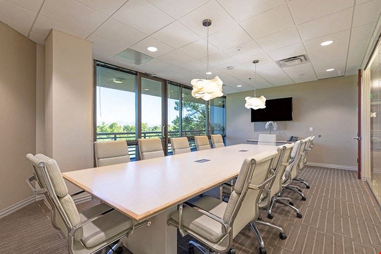 12 Person Meeting Room - Large