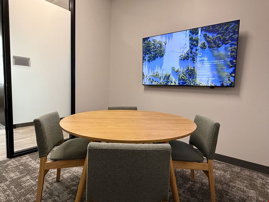 Oak Meeting Room