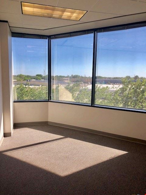 6671 Southwest Freeway