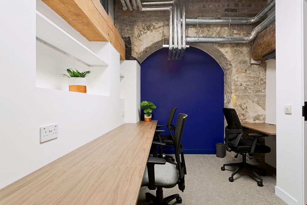 London, Bubbling Well Square