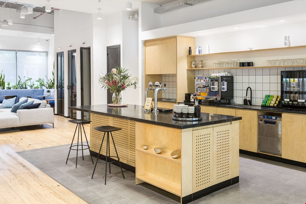 Derech Ha'atzmaut 45