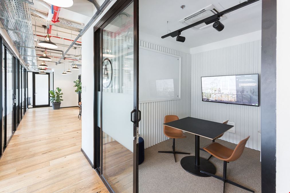 Derech Ha'atzmaut 45