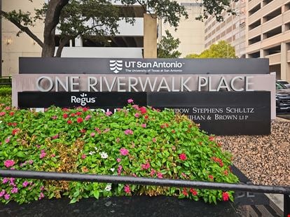 TX, San Antonio - One Riverwalk Place