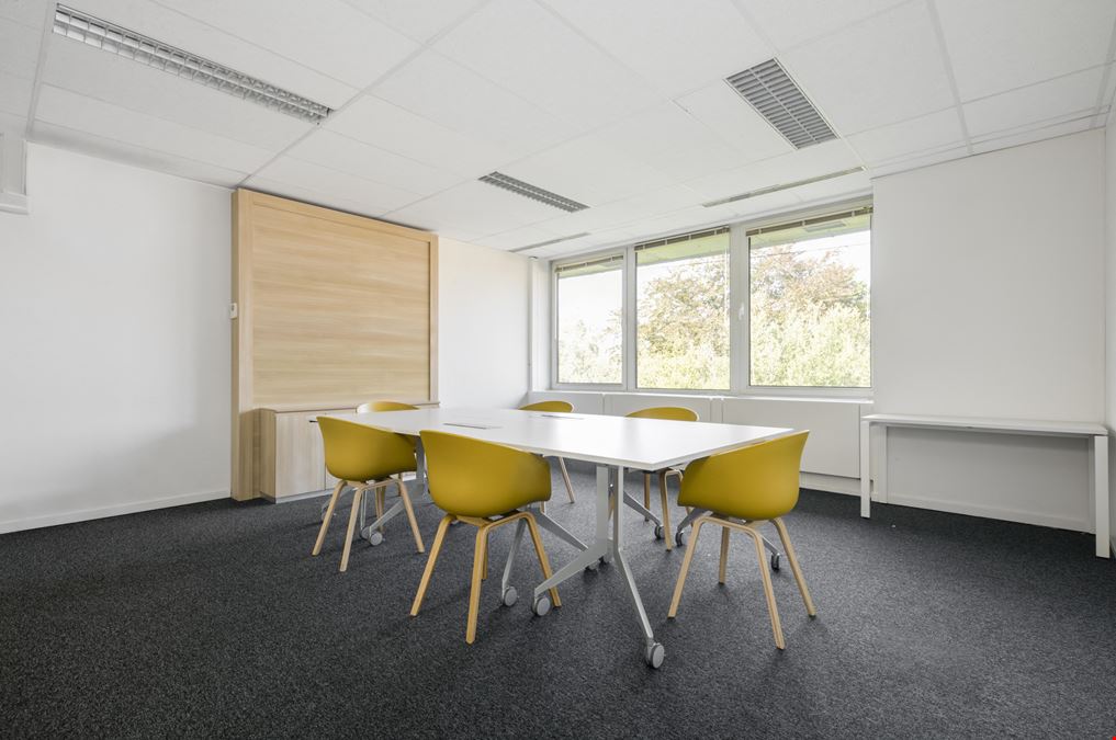 Regus - Woodland Hills - Ventura Blvd