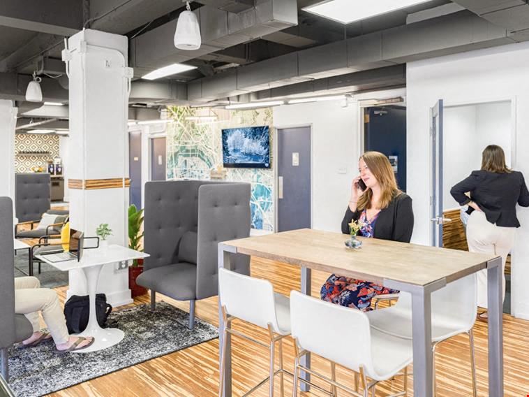 Expansive Coworking Lounge