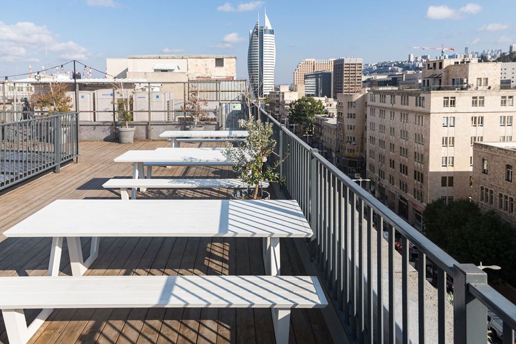 Derech Ha'atzmaut 45