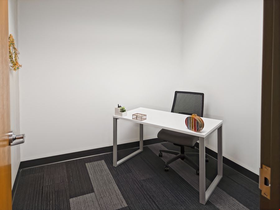 Regus - Appleton - W College Ave