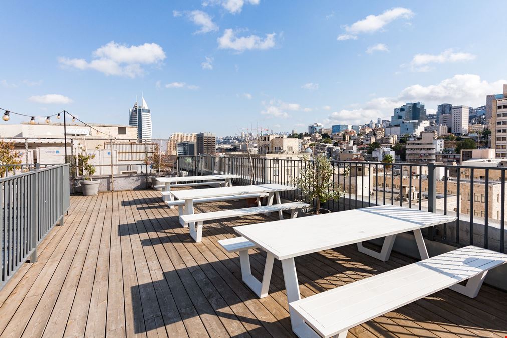 Derech Ha'atzmaut 45